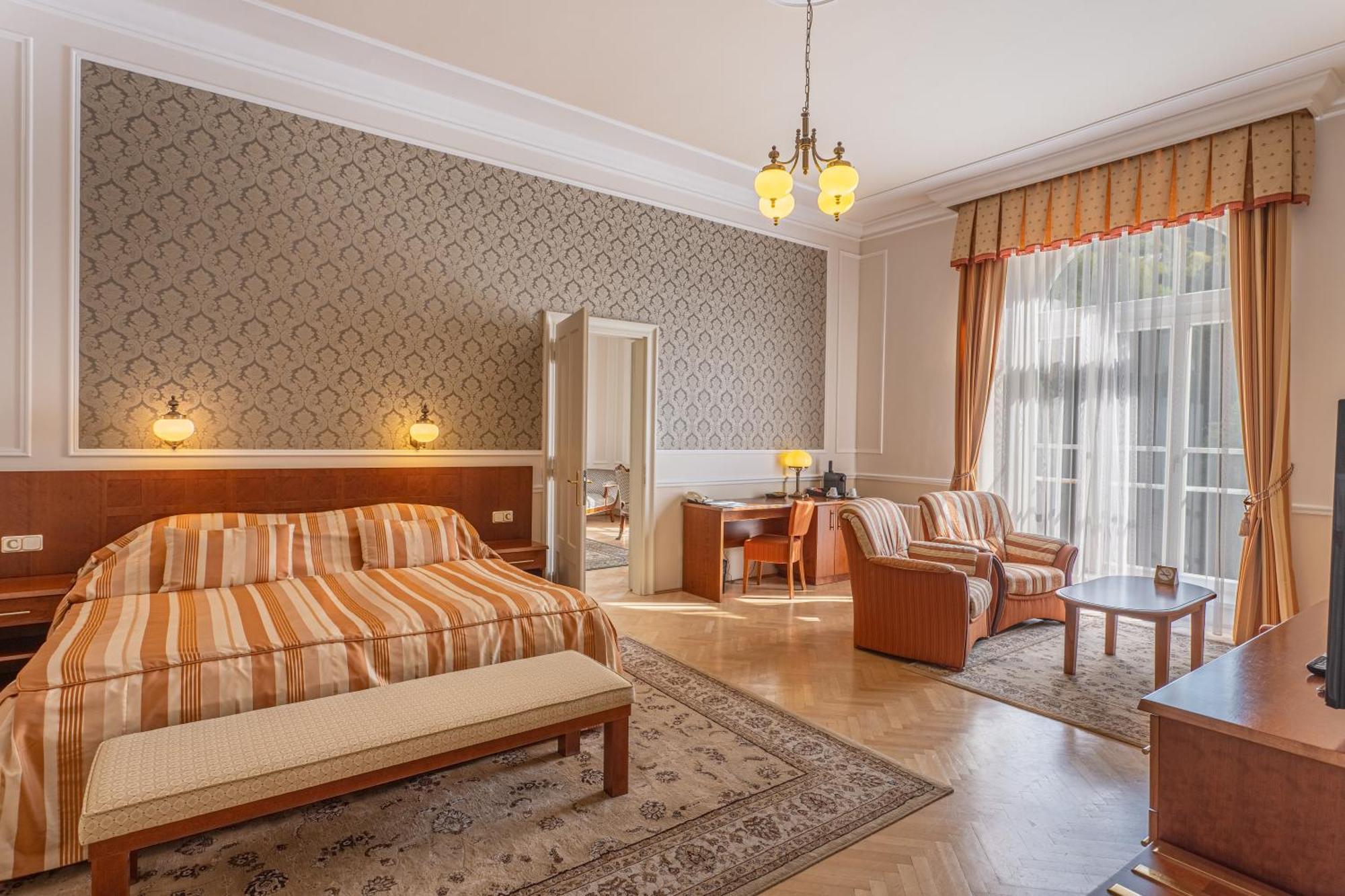 Hotel Radium Palace Jachymov Ngoại thất bức ảnh